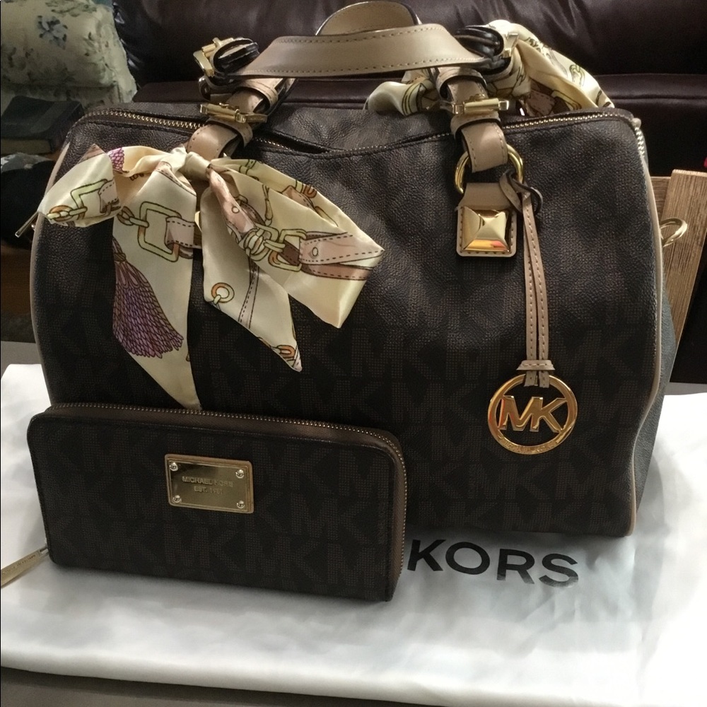 Michael Kors Greyson purse and matching wallet